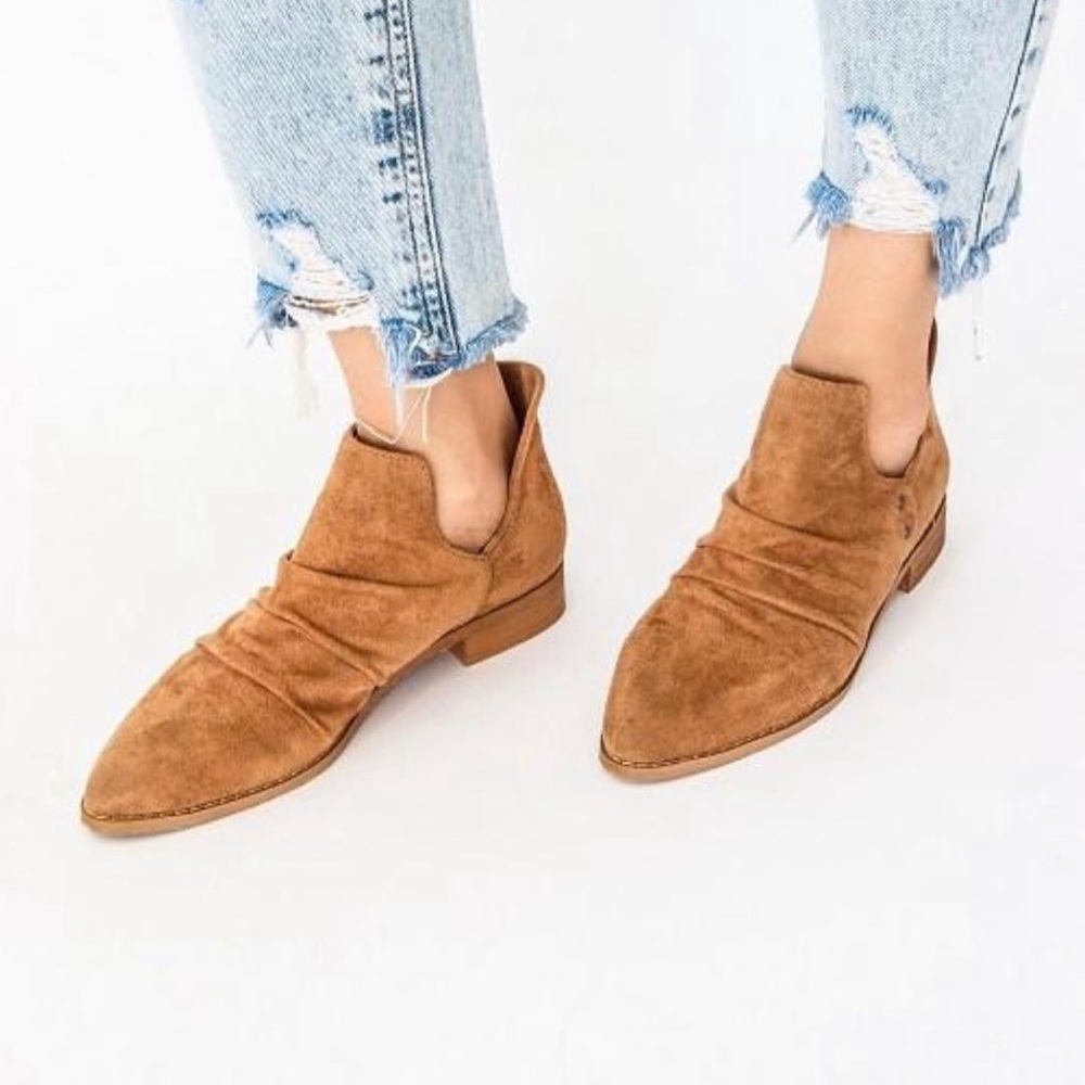 The RYDER camel booties